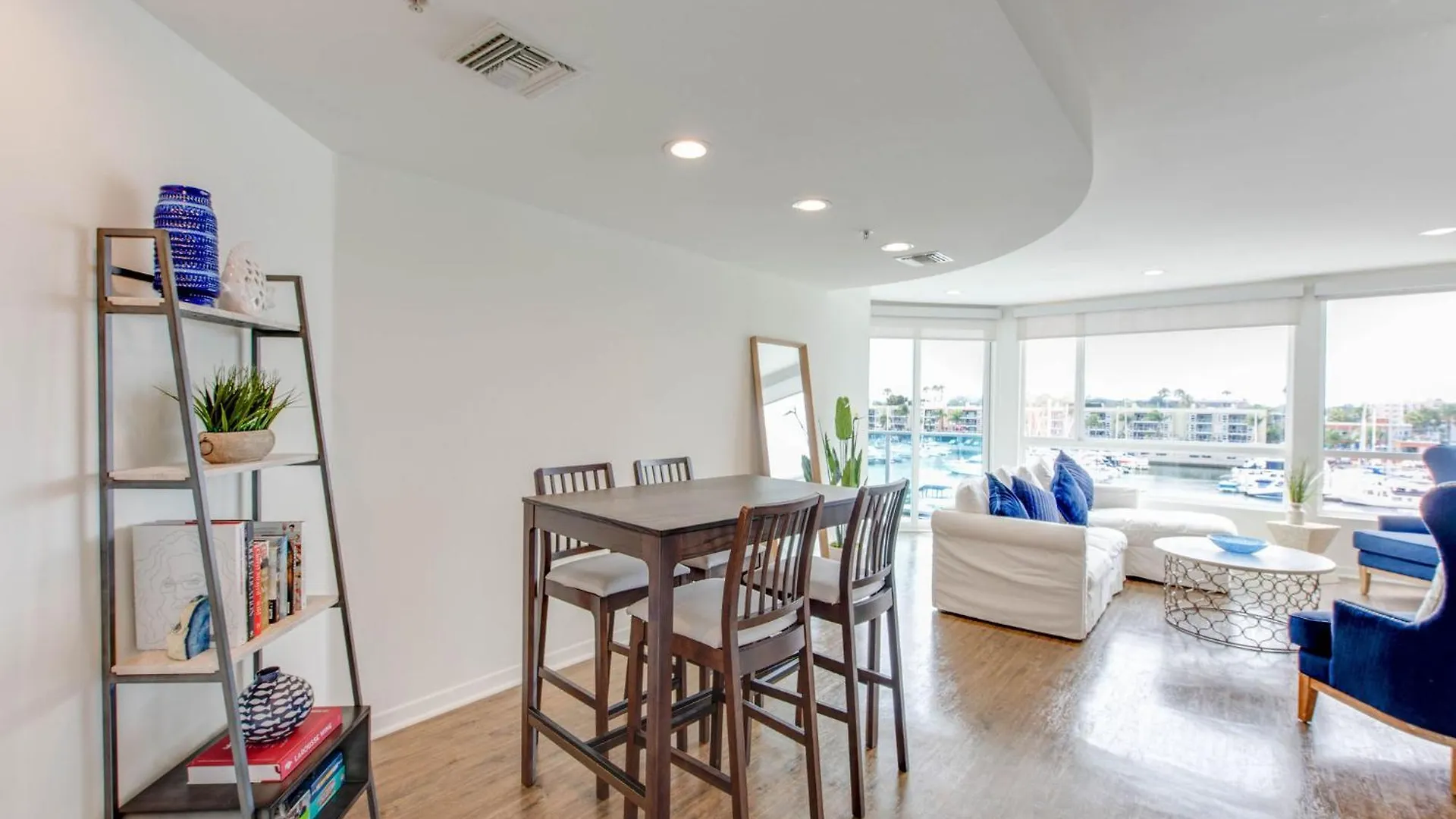 Sunny Condo W/ 2 Story Panoramic Ocean Views Los Angeles United States