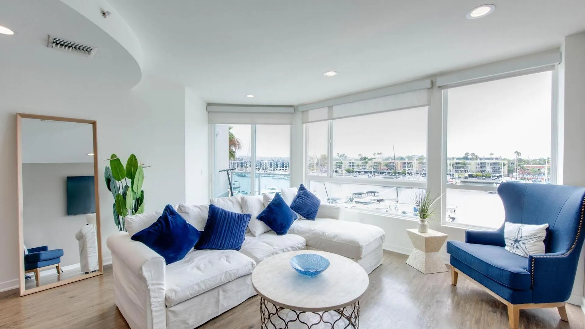 Sunny Condo W/ 2 Story Panoramic Ocean Views Los Angeles Apartment