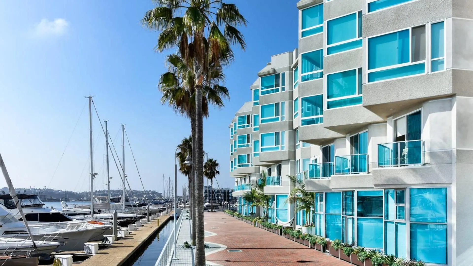 Sunny Condo W/ 2 Story Panoramic Ocean Views Los Angeles